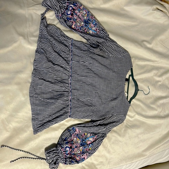 Caslon Tops - Cute top with embroidered puffed sleeves. Perfect for work!